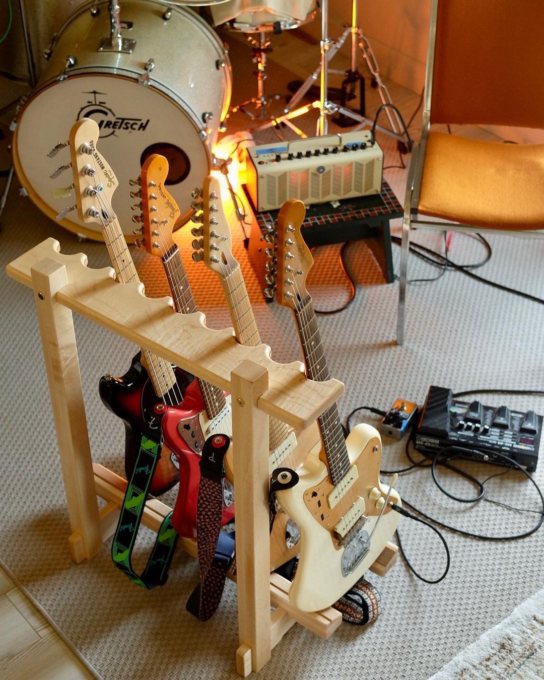 Court Guitar Rack