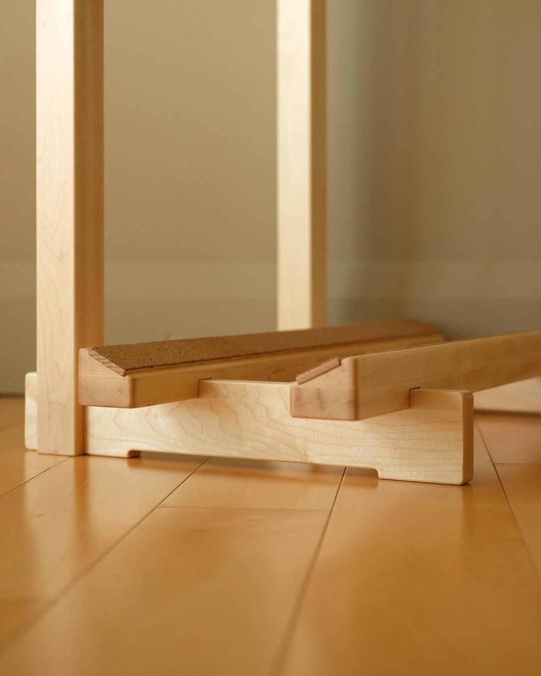 Court Guitar Rack