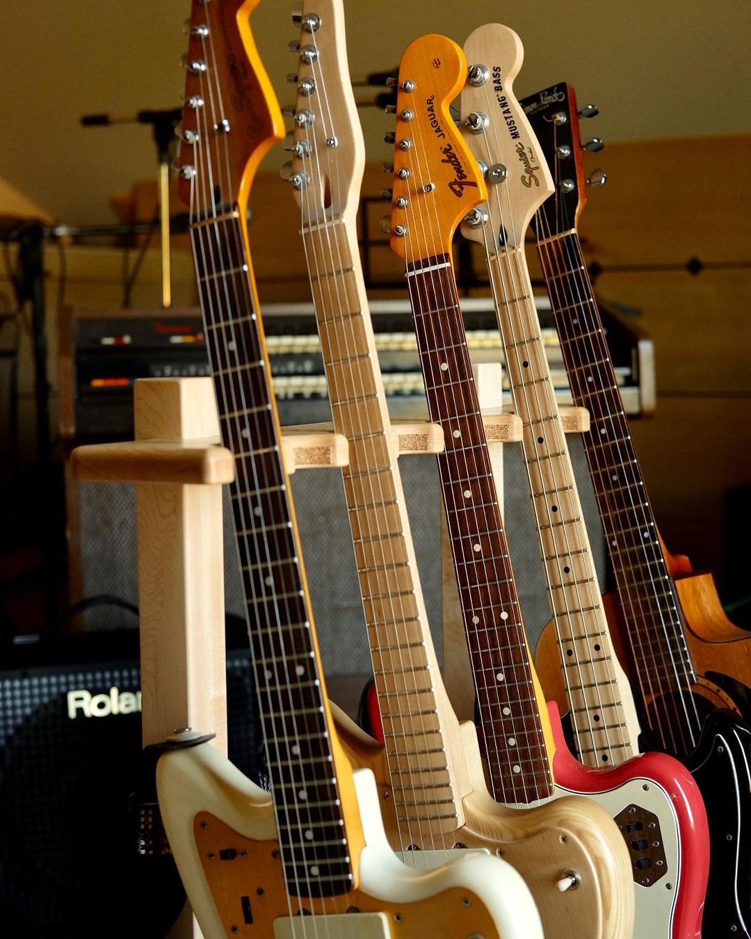 Court Guitar Rack