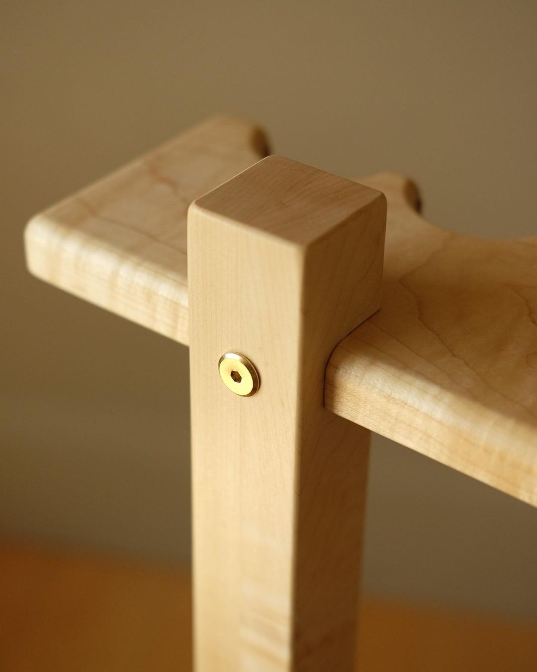 Court Guitar Rack