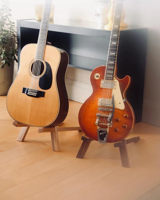 Lola Guitar Stand